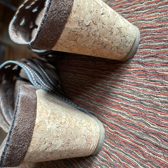 Skechers Women’s Brown Slide On Heeled Sandals. Good Condition. Size 8. - Picture 9 of 13